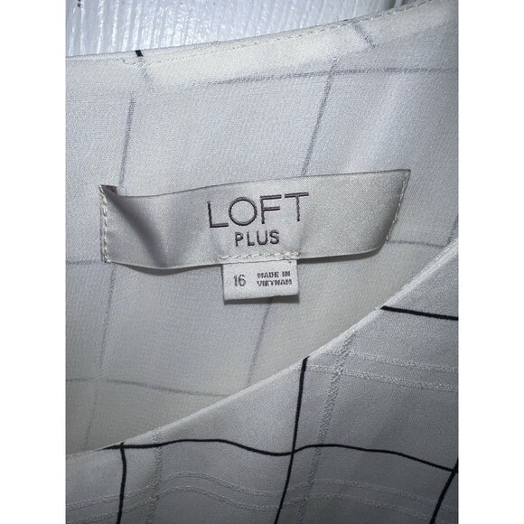 LOFT Ann Taylor Plus Blouse Womens Sz 16 Windowpane Ivory Flare Ruffle Sleeve - Picture 3 of 8